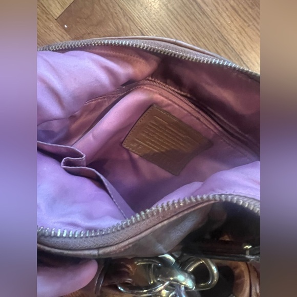 Coach ladies, vintage handbag pre-loved buttery, soft weather, brass hardware - Picture 10 of 15